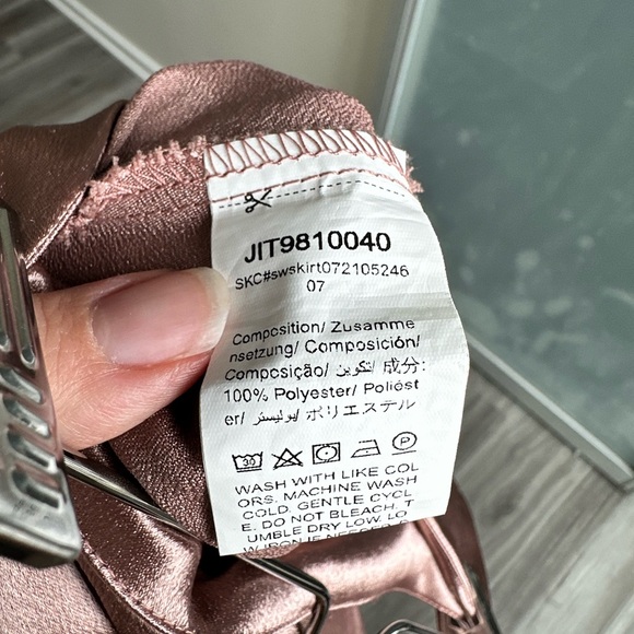 Satin Midi Skirt in Dusty Pink Size S - Picture 11 of 11